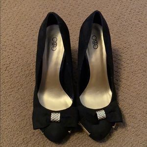 Black suede-like pumps